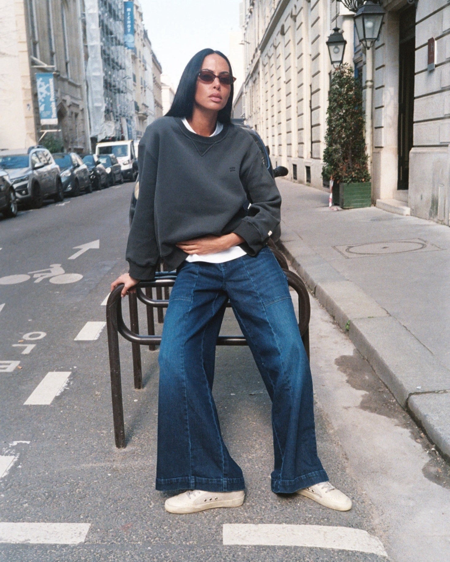 Modelshot / Mid Blue / Detail